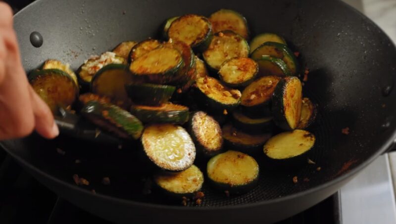 Simple zucchini steaming